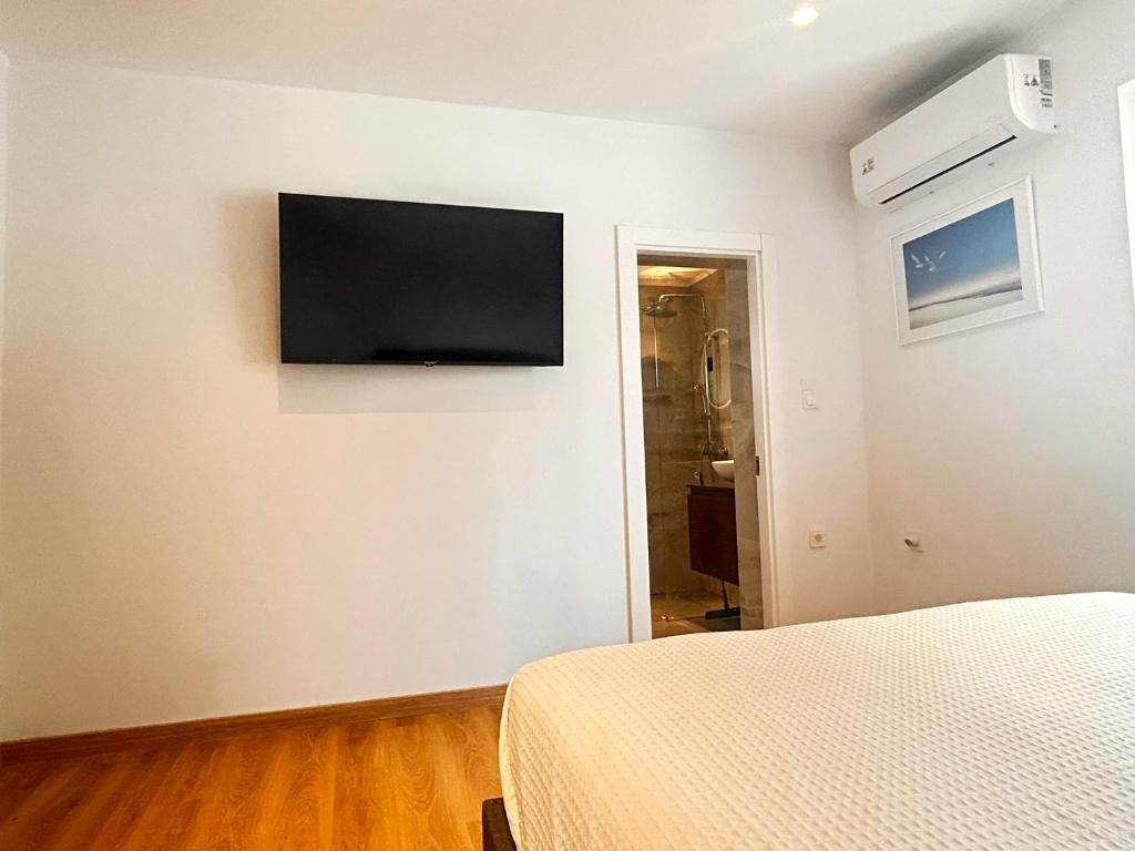 Bedroom 1 with flat screen TV, Eutopia Villa